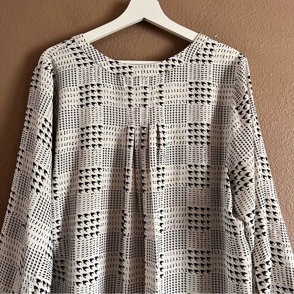 41 Hawthorn Houndstooth Pattern Split Neck Long S… - image 8